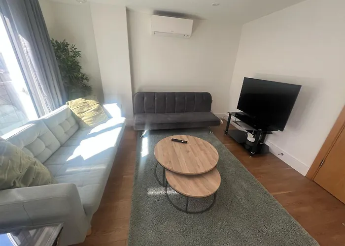 Modern 2 Bed 2 Bath Apartment Hyde Park