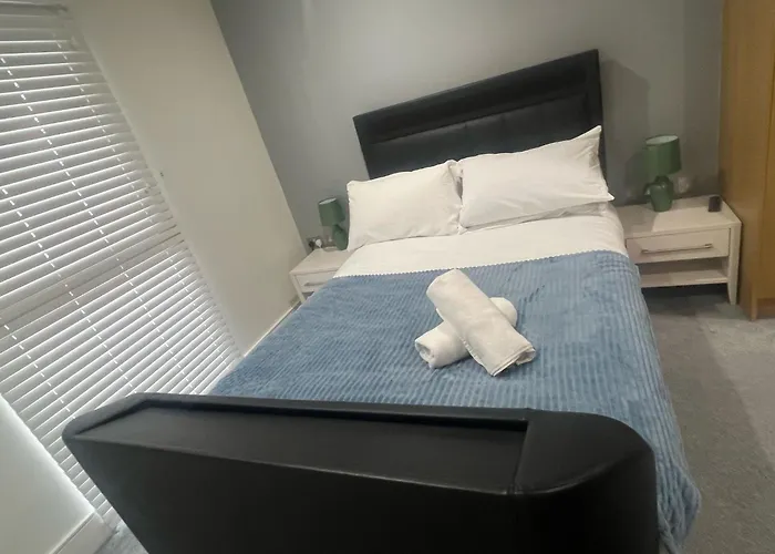 Modern 2 Bed 2 Bath Apartment Hyde Park