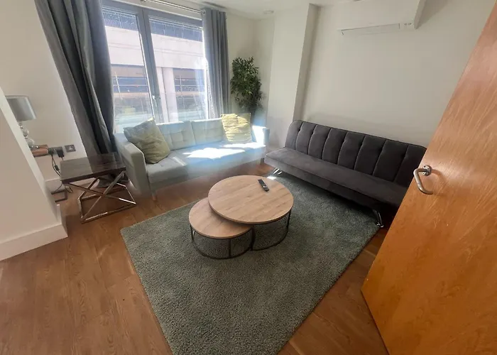 Modern 2 Bed 2 Bath Apartment Hyde Park